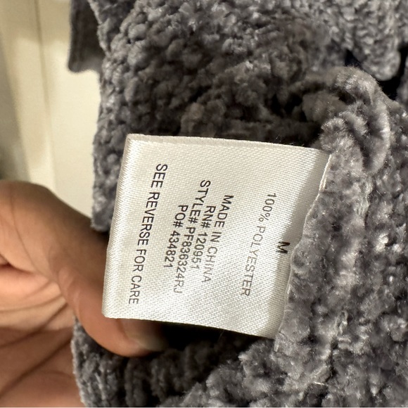 Women’s Sweater - Picture 3 of 3